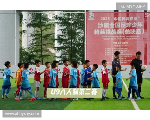 广州足球队与重庆足球队赛后状态分析与复盘探讨