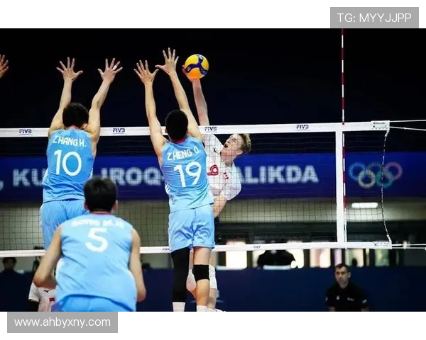 中国男排迎战加拿大队力争胜利展现团队精神与竞技风采 中国男排迎战加拿大队力争胜利展现团队精神与竞技风采