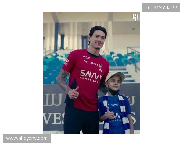 努涅斯在赛季中的惊艳表现引发球迷热议与媒体关注 努涅斯在赛季中的惊艳表现引发球迷热议与媒体关注