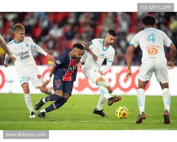 圣保罗与罗萨中央的激烈对决揭示足球魅力与战术智慧的较量