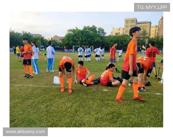 库尔图瓦:从守门员到传奇的足球之路与背后的故事 库尔图瓦:从守门员到传奇的足球之路与背后的故事