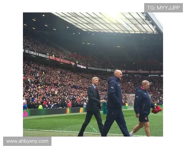 温格与穆里尼奥的经典对决瞬间回顾与精彩图片分享