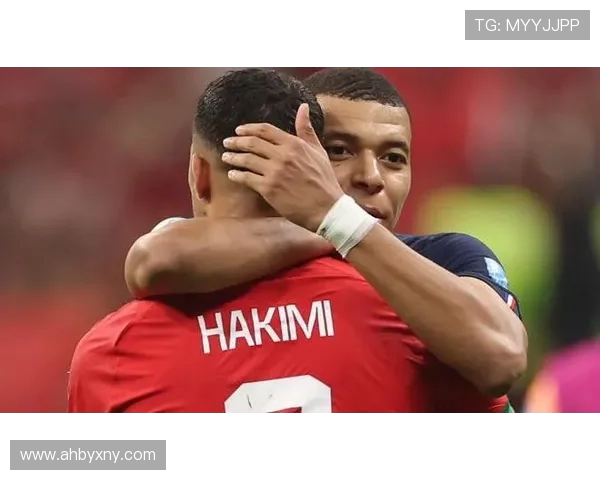 阿什拉夫与戴维斯的对决谁能在足球场上赢得胜利与荣耀