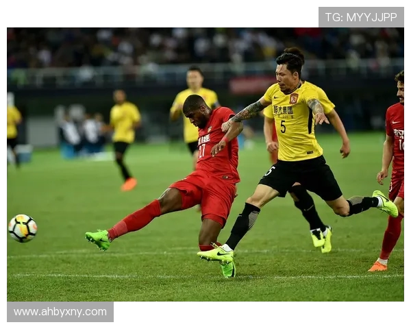 鲁能与恒大亚冠对决回顾：激情碰撞与荣耀之战的精彩瞬间