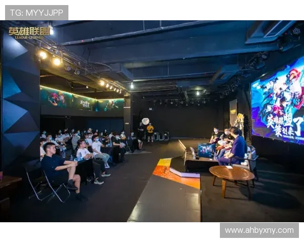 周丽专访：从新手到职业选手的英雄联盟成长之路回顾